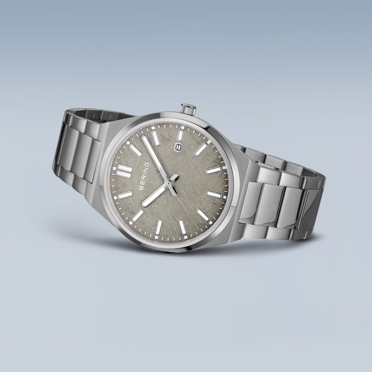Bering Classic Titanium 39mm 17639-777