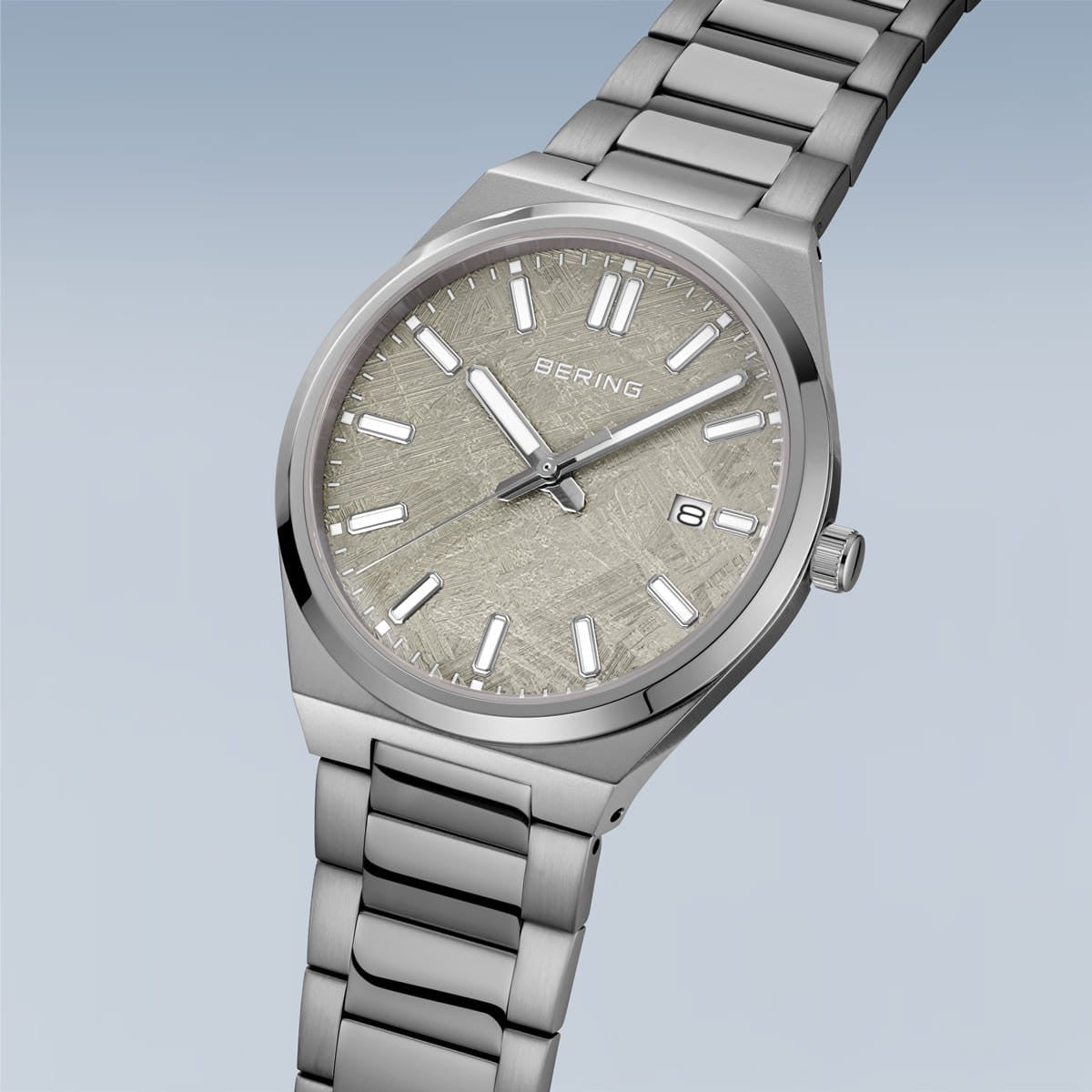 Bering Classic Titanium 39mm 17639-777